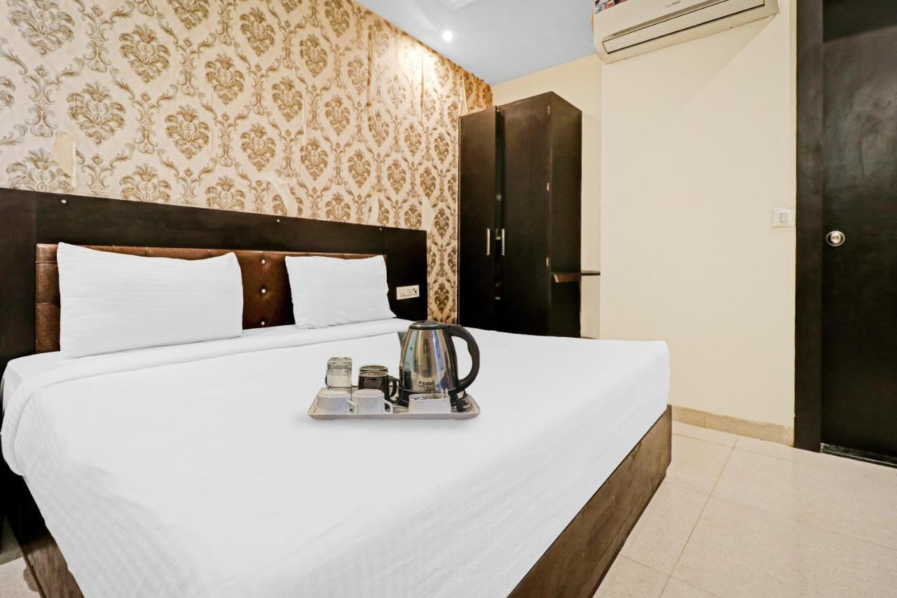 Oyo 23368 Boutique Hotel Paragon Nuova Delhi Esterno foto