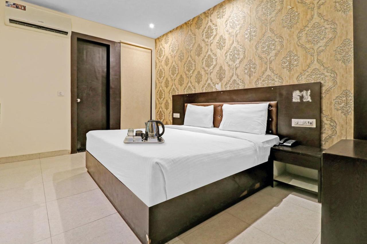 Oyo 23368 Boutique Hotel Paragon Nuova Delhi Esterno foto