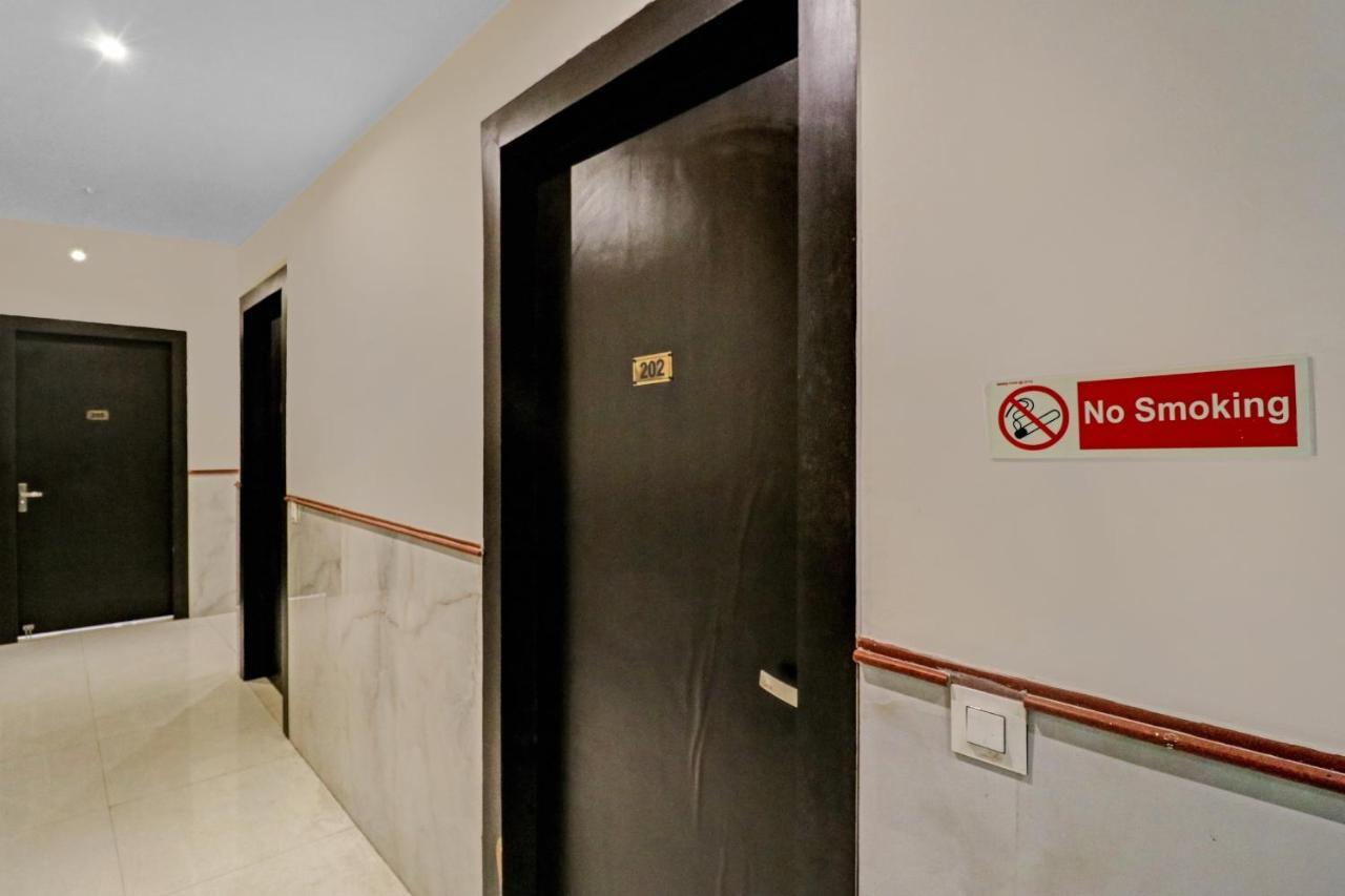 Oyo 23368 Boutique Hotel Paragon Nuova Delhi Esterno foto