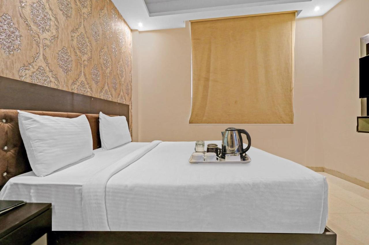 Oyo 23368 Boutique Hotel Paragon Nuova Delhi Esterno foto