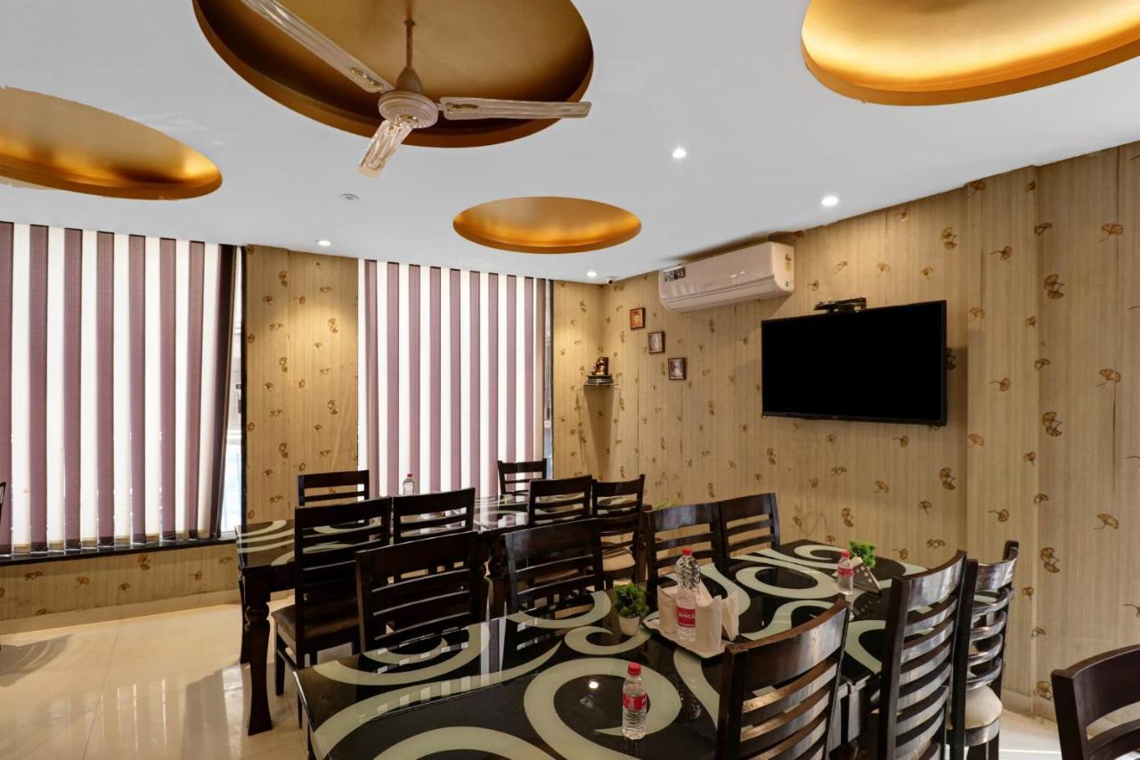 Oyo 23368 Boutique Hotel Paragon Nuova Delhi Esterno foto