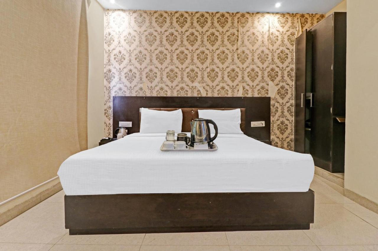 Oyo 23368 Boutique Hotel Paragon Nuova Delhi Esterno foto
