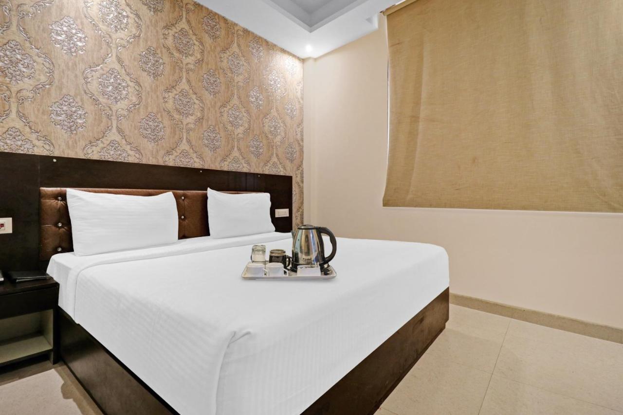 Oyo 23368 Boutique Hotel Paragon Nuova Delhi Esterno foto