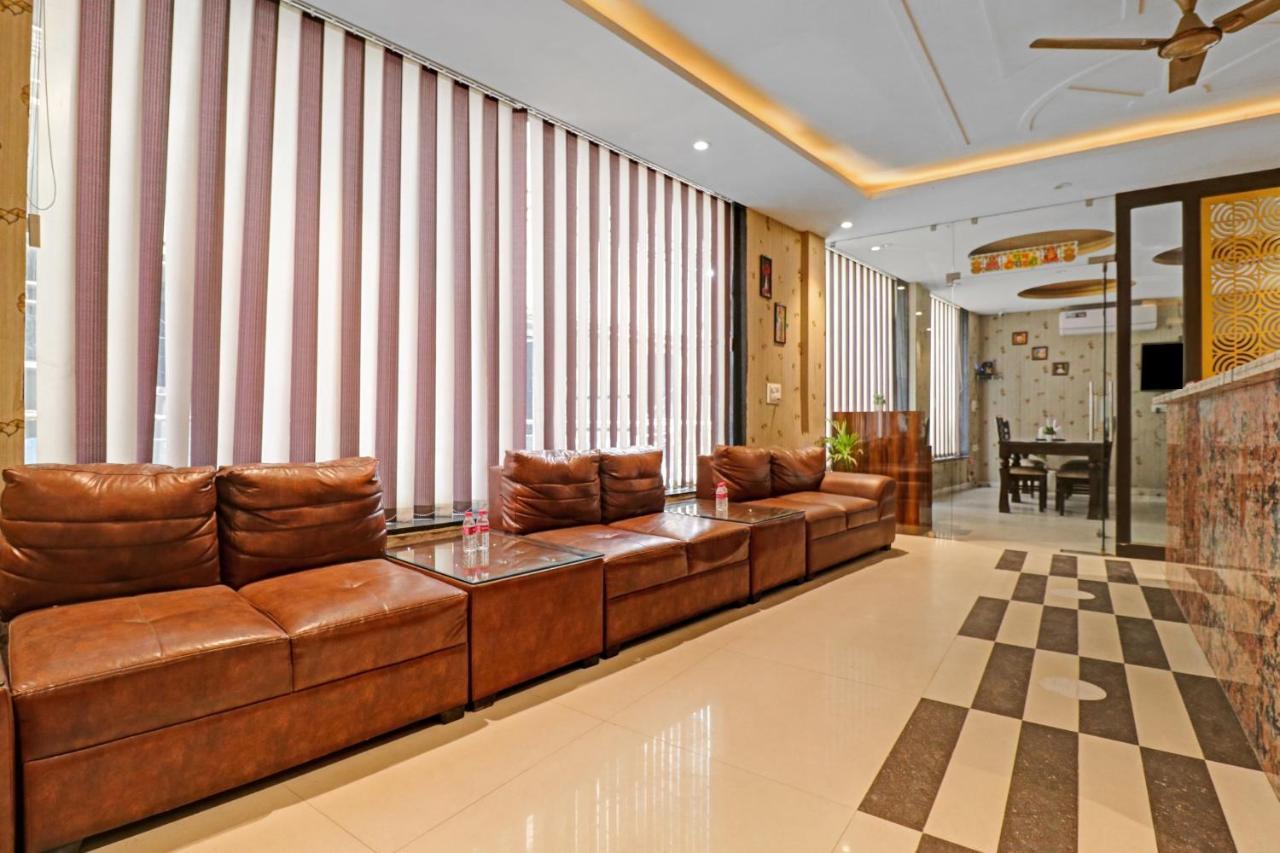 Oyo 23368 Boutique Hotel Paragon Nuova Delhi Esterno foto