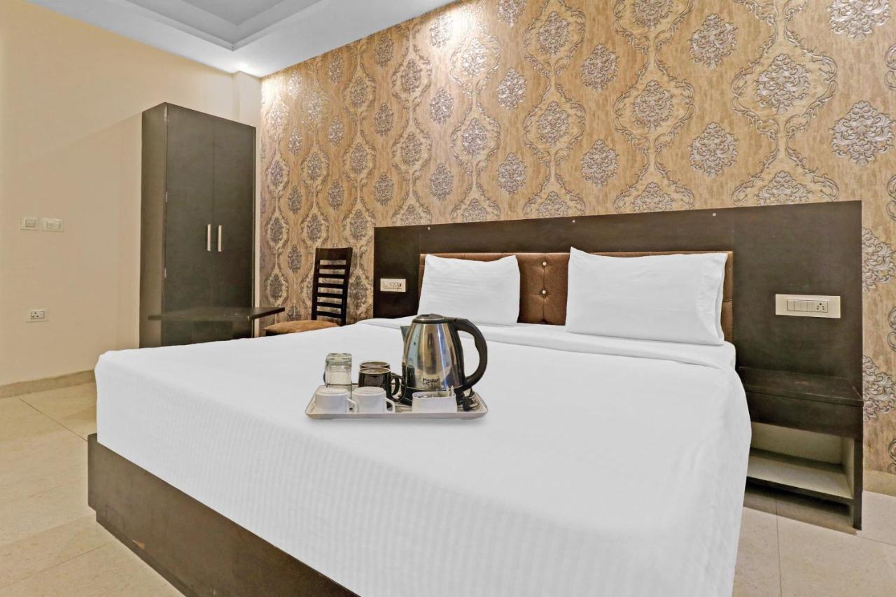 Oyo 23368 Boutique Hotel Paragon Nuova Delhi Esterno foto
