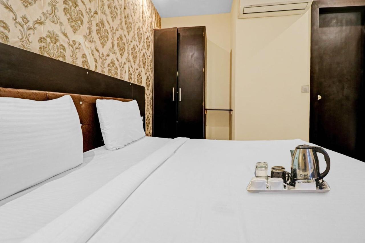 Oyo 23368 Boutique Hotel Paragon Nuova Delhi Esterno foto