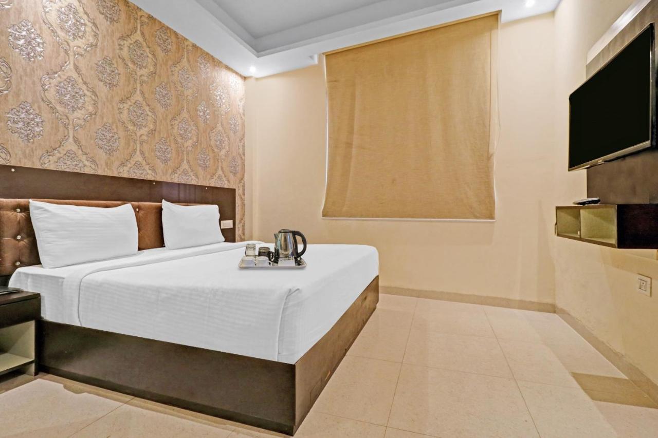 Oyo 23368 Boutique Hotel Paragon Nuova Delhi Esterno foto