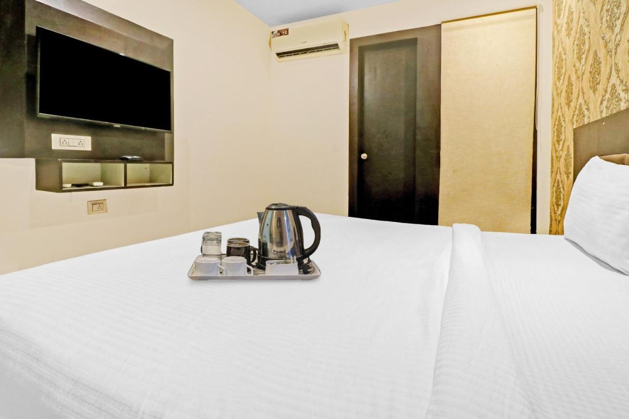 Oyo 23368 Boutique Hotel Paragon Nuova Delhi Esterno foto
