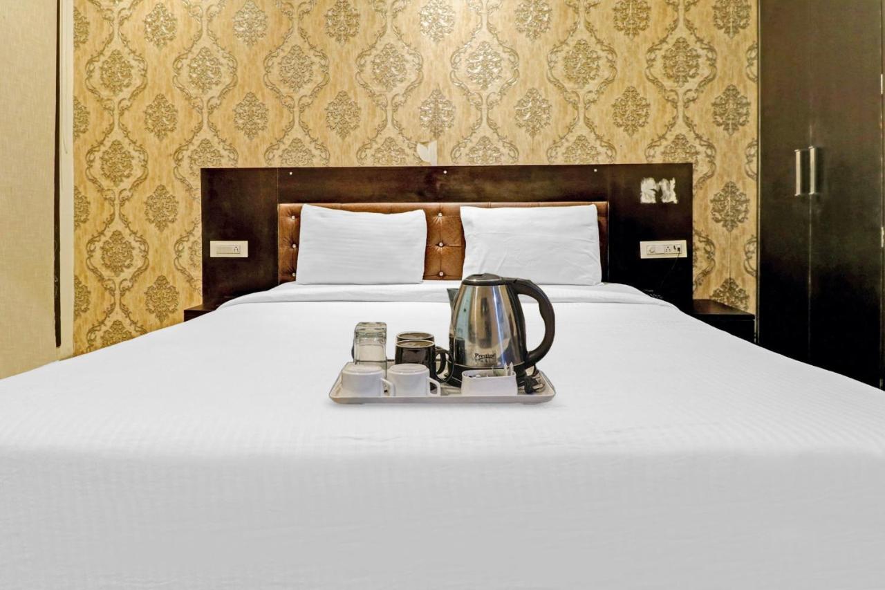 Oyo 23368 Boutique Hotel Paragon Nuova Delhi Esterno foto