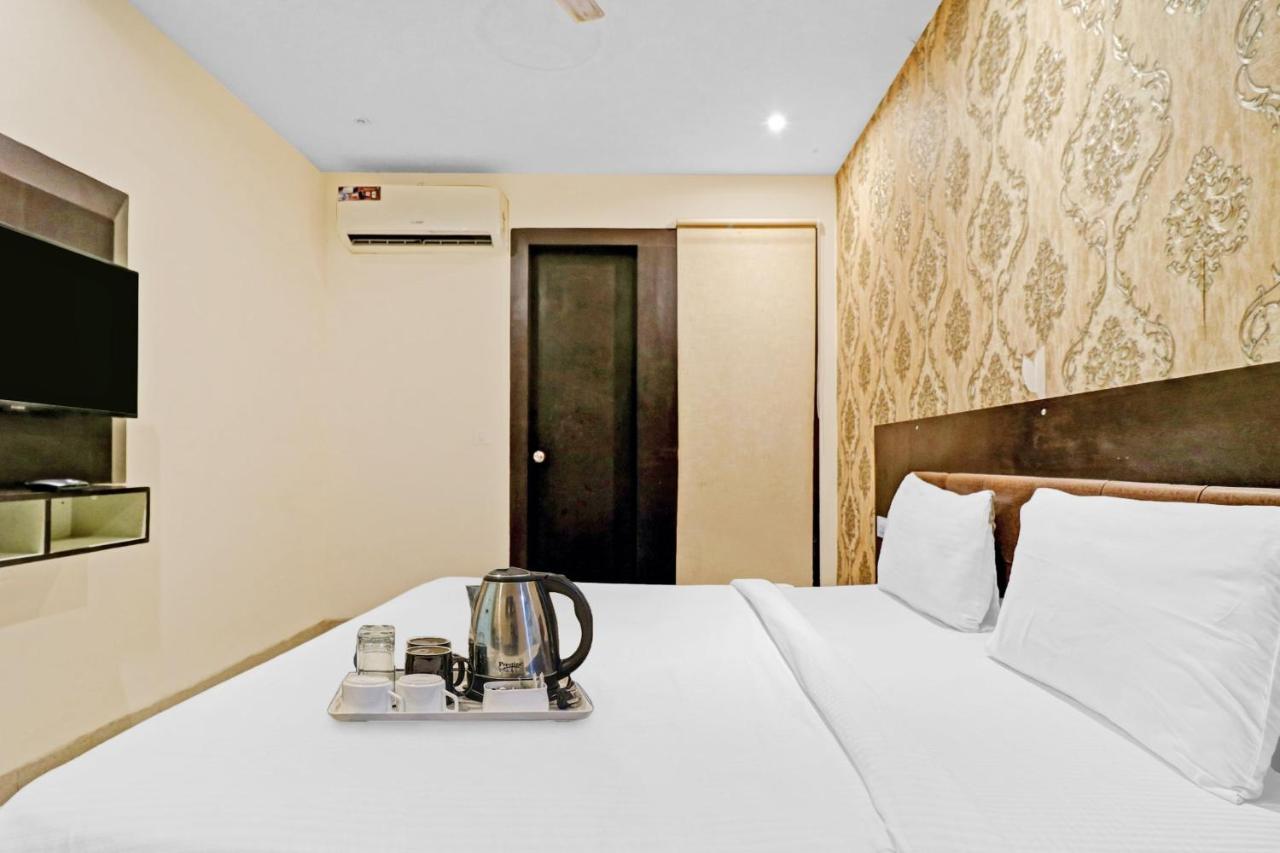 Oyo 23368 Boutique Hotel Paragon Nuova Delhi Esterno foto