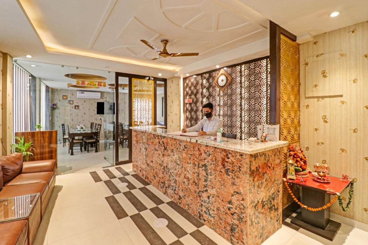 Oyo 23368 Boutique Hotel Paragon Nuova Delhi Esterno foto