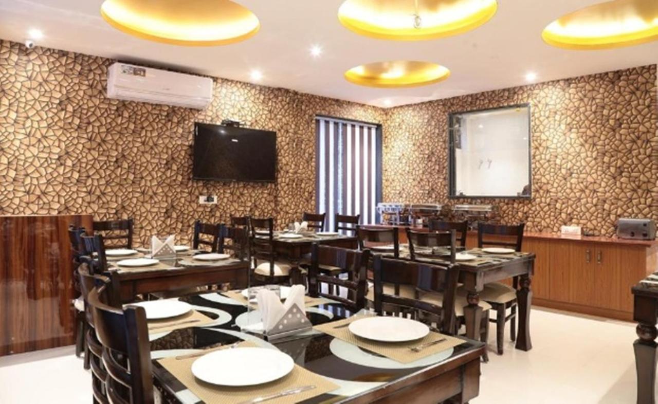 Oyo 23368 Boutique Hotel Paragon Nuova Delhi Esterno foto