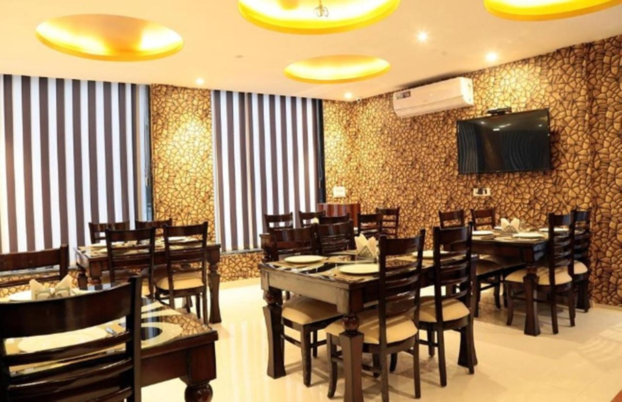 Oyo 23368 Boutique Hotel Paragon Nuova Delhi Esterno foto